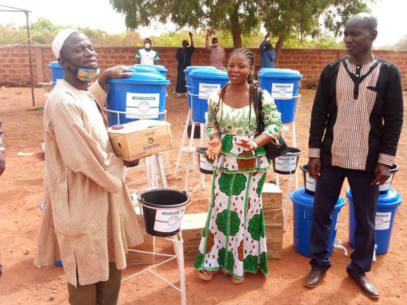 Don de l’UNIJED à Ouahigouya et dans un site des déplacés à Ouahigouya en partenariat avec UNHCR